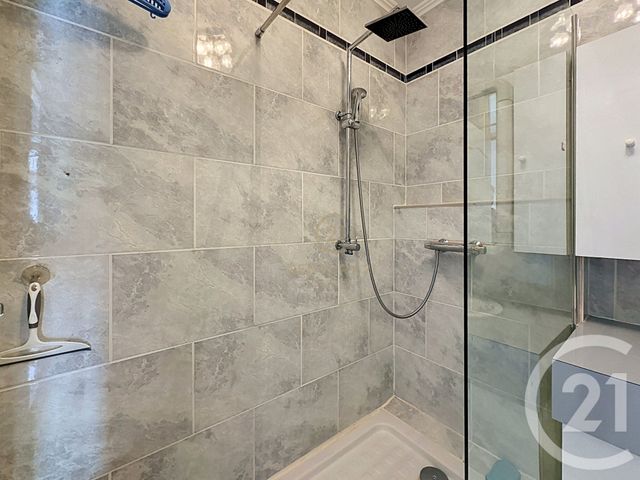 Appartement F3 à vendre - 3 pièces - 61.51 m2 - ST GENIS LAVAL - 69 - RHONE-ALPES - Century 21 Hestia Ldi